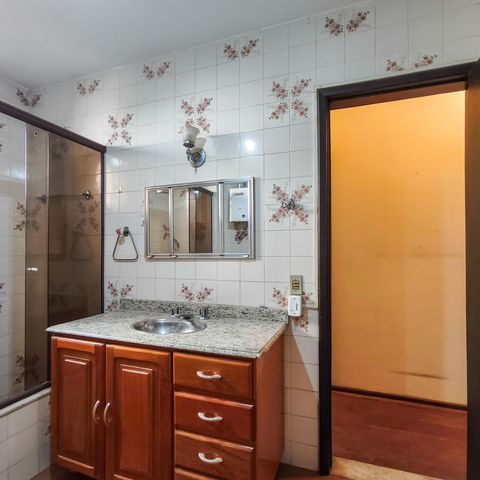 Casa à venda com 253m², 4 quartos e 1 vaga Casa à venda com 253m², 4 quartos e 1 vagaBanheiro Corredor