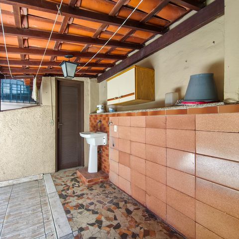 Casa à venda com 253m², 4 quartos e 1 vaga Casa à venda com 253m², 4 quartos e 1 vagaÁrea de Serviço