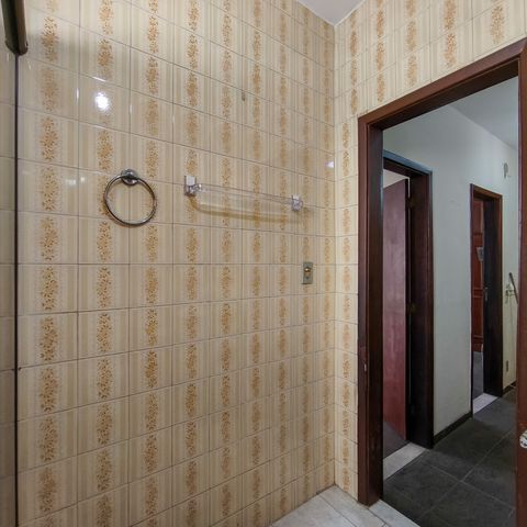 Casa à venda com 253m², 4 quartos e 1 vaga Casa à venda com 253m², 4 quartos e 1 vagaBanheiro Corredor