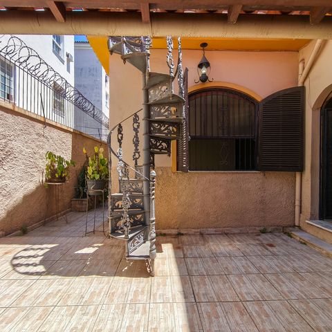 Casa à venda com 253m², 4 quartos e 1 vaga Casa à venda com 253m², 4 quartos e 1 vagaQuintal