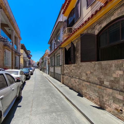 Casa à venda com 253m², 4 quartos e 1 vaga Casa à venda com 253m², 4 quartos e 1 vagaFachada e portaria