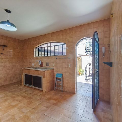 Casa à venda com 253m², 4 quartos e 1 vaga Casa à venda com 253m², 4 quartos e 1 vagaCozinha