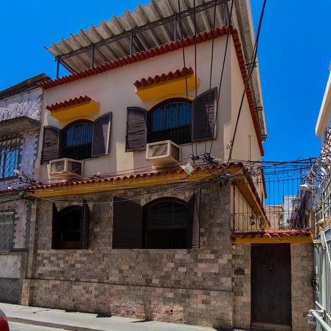 Casa à venda com 253m², 4 quartos e 1 vaga Casa à venda com 253m², 4 quartos e 1 vagaFachada e portaria
