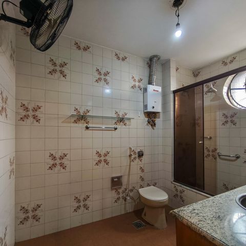 Casa à venda com 253m², 4 quartos e 1 vaga Casa à venda com 253m², 4 quartos e 1 vagaBanheiro Corredor