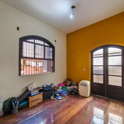 Casa à venda com 253m², 4 quartos e 1 vaga Casa à venda com 253m², 4 quartos e 1 vagaSala