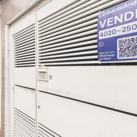Casa à venda com 90m², 3 quartos e 1 vaga Casa à venda com 90m², 3 quartos e 1 vagaFachada e placa