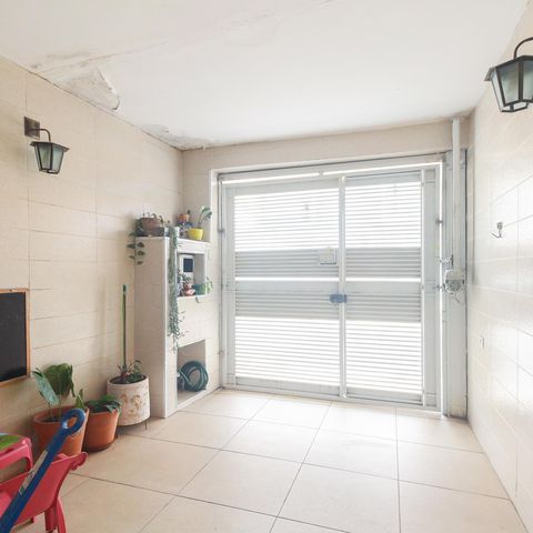 Casa à venda com 90m², 3 quartos e 1 vaga Casa à venda com 90m², 3 quartos e 1 vagaGaragem