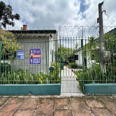 Casa à venda com 130m², 3 quartos e 1 vaga Casa à venda com 130m², 3 quartos e 1 vagaFachada