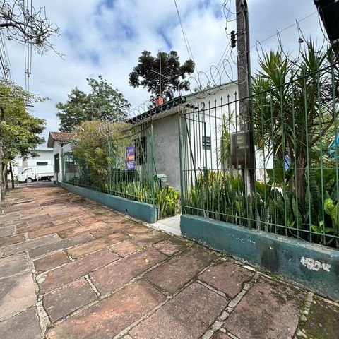 Casa à venda com 130m², 3 quartos e 1 vaga Casa à venda com 130m², 3 quartos e 1 vagaFachada