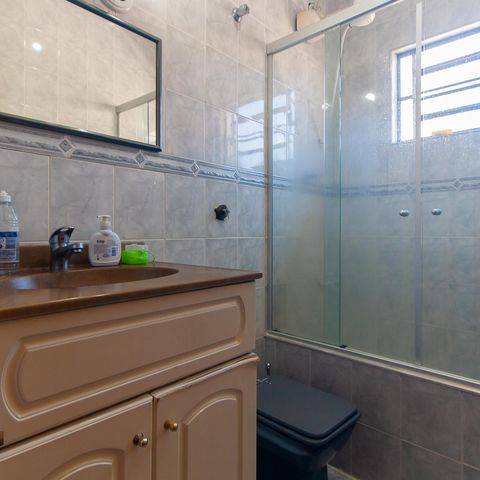 Casa à venda com 129m², 3 quartos e 2 vagas Casa à venda com 129m², 3 quartos e 2 vagasBanheiro da Suíte