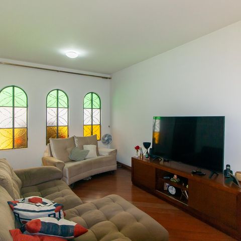 Casa à venda com 129m², 3 quartos e 2 vagas Casa à venda com 129m², 3 quartos e 2 vagasSala