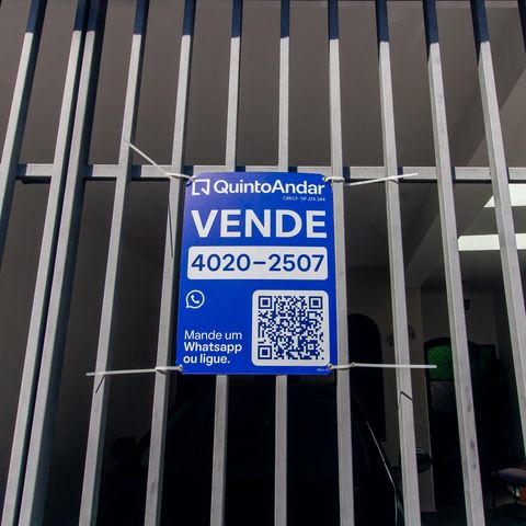 Casa à venda com 129m², 3 quartos e 2 vagas Casa à venda com 129m², 3 quartos e 2 vagasFachada e placa