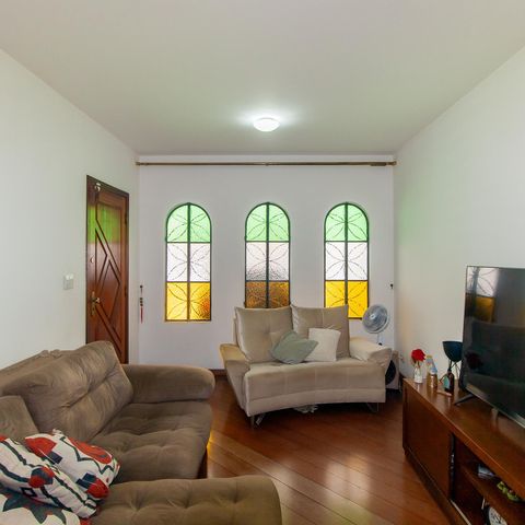 Casa à venda com 129m², 3 quartos e 2 vagas Casa à venda com 129m², 3 quartos e 2 vagasSala