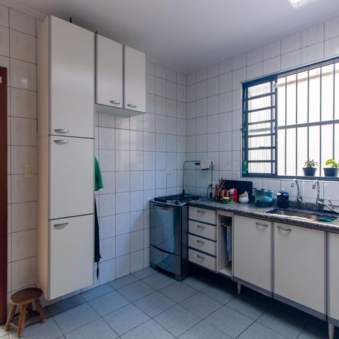 Casa à venda com 129m², 3 quartos e 2 vagas Casa à venda com 129m², 3 quartos e 2 vagasCozinha