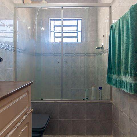 Casa à venda com 129m², 3 quartos e 2 vagas Casa à venda com 129m², 3 quartos e 2 vagasBanheiro da Suíte