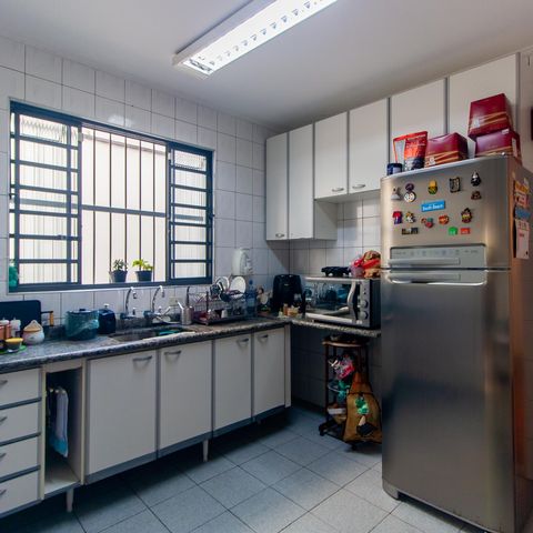 Casa à venda com 129m², 3 quartos e 2 vagas Casa à venda com 129m², 3 quartos e 2 vagasCozinha