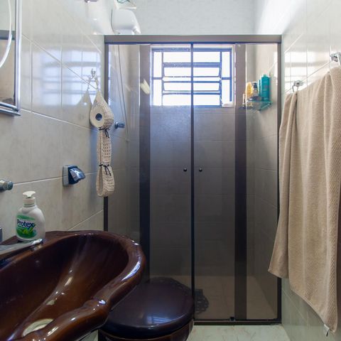 Casa à venda com 129m², 3 quartos e 2 vagas Casa à venda com 129m², 3 quartos e 2 vagasBanheiro