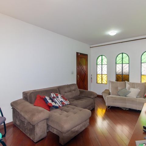 Casa à venda com 129m², 3 quartos e 2 vagas Casa à venda com 129m², 3 quartos e 2 vagasSala