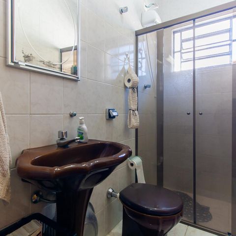 Casa à venda com 129m², 3 quartos e 2 vagas Casa à venda com 129m², 3 quartos e 2 vagasBanheiro