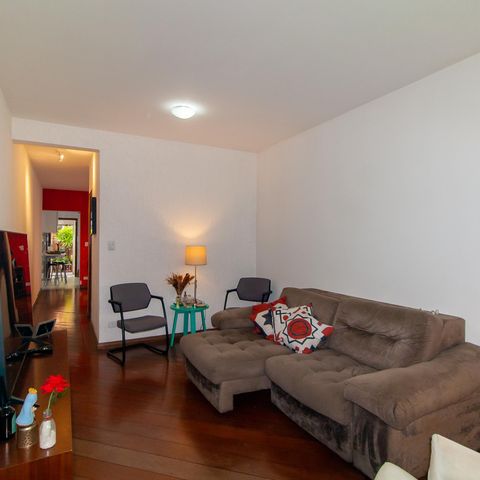 Casa à venda com 129m², 3 quartos e 2 vagas Casa à venda com 129m², 3 quartos e 2 vagasSala