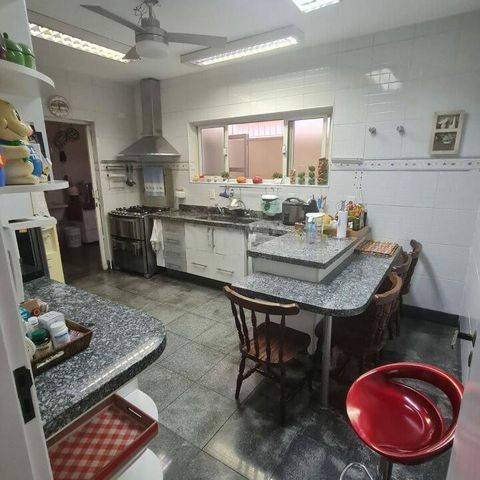 Casa à venda com 300m², 5 quartos e 4 vagas