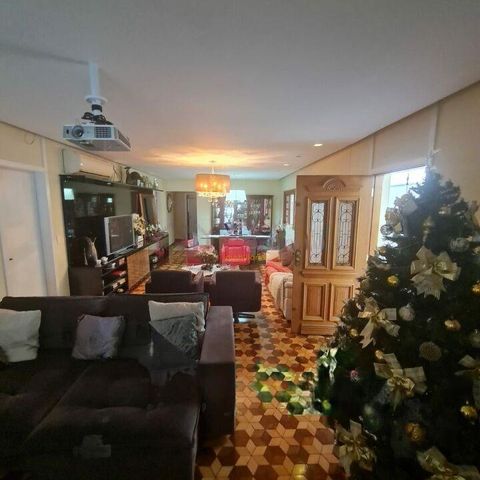 Casa à venda com 300m², 5 quartos e 4 vagas