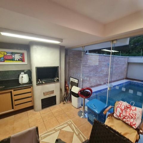 Casa à venda com 300m², 5 quartos e 4 vagas