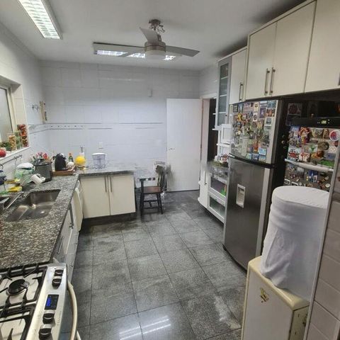 Casa à venda com 300m², 5 quartos e 4 vagas