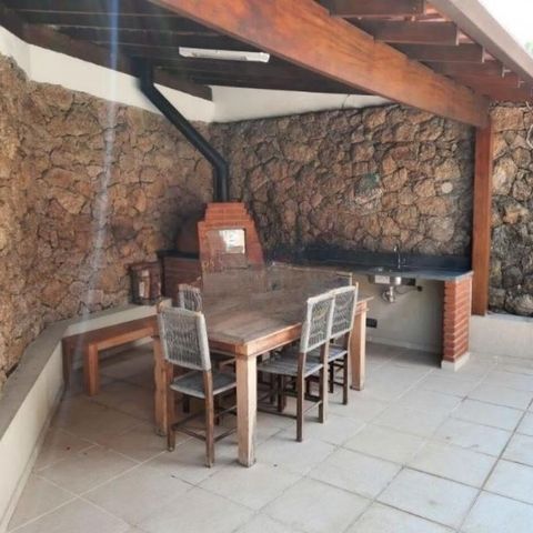 Casa à venda com 350m², 4 quartos e 4 vagas