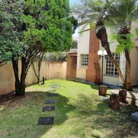 Casa à venda com 350m², 4 quartos e 4 vagas