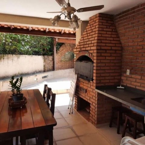 Casa à venda com 350m², 4 quartos e 4 vagas