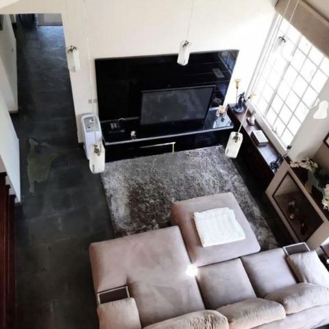 Casa à venda com 350m², 4 quartos e 4 vagas
