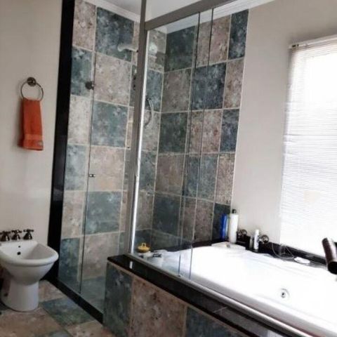 Casa à venda com 350m², 4 quartos e 4 vagas
