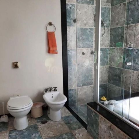 Casa à venda com 350m², 4 quartos e 4 vagas