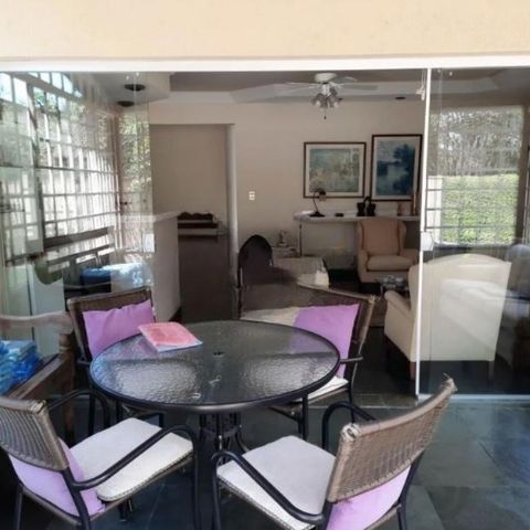 Casa à venda com 350m², 4 quartos e 4 vagas