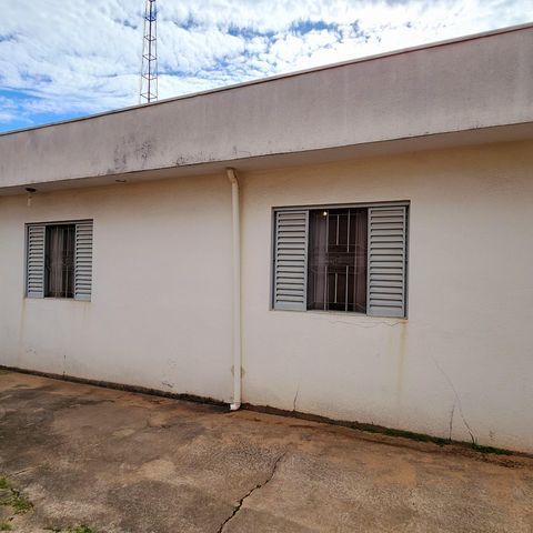 Casa à venda com 360m², 2 quartos e 3 vagas Casa à venda com 360m², 2 quartos e 3 vagasQuintal