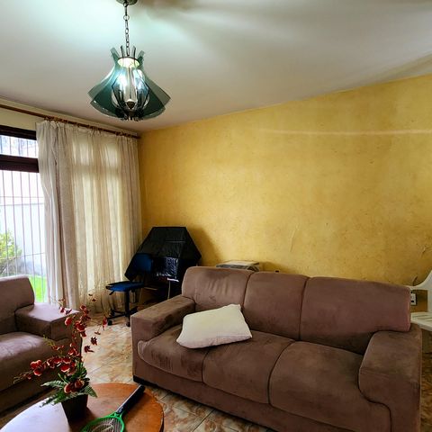 Casa à venda com 360m², 2 quartos e 3 vagas Casa à venda com 360m², 2 quartos e 3 vagasSala