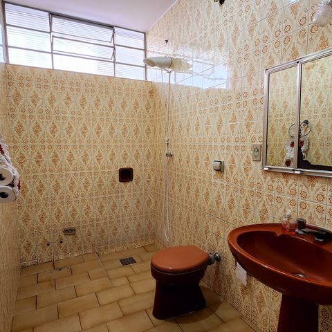 Casa à venda com 360m², 2 quartos e 3 vagas Casa à venda com 360m², 2 quartos e 3 vagasBanheiro