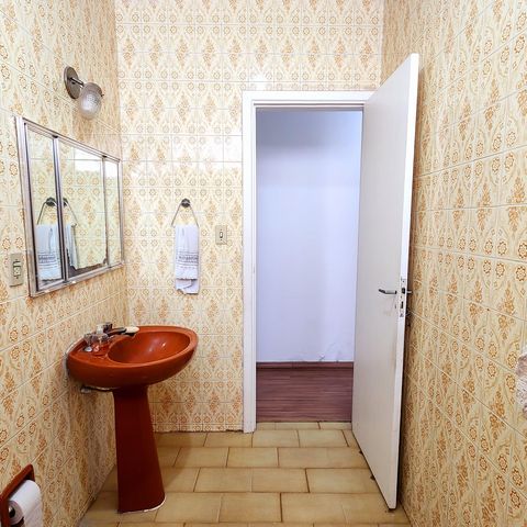 Casa à venda com 360m², 2 quartos e 3 vagas Casa à venda com 360m², 2 quartos e 3 vagasBanheiro