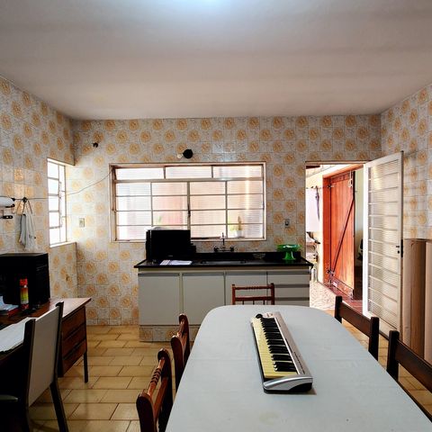 Casa à venda com 360m², 2 quartos e 3 vagas Casa à venda com 360m², 2 quartos e 3 vagasCozinha