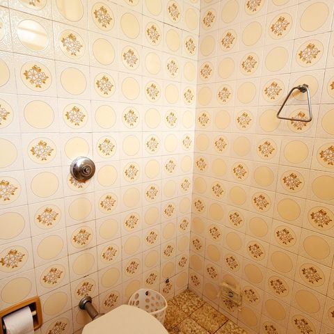 Casa à venda com 360m², 2 quartos e 3 vagas Casa à venda com 360m², 2 quartos e 3 vagasBanheiro da Suíte