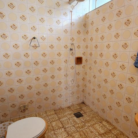 Casa à venda com 360m², 2 quartos e 3 vagas Casa à venda com 360m², 2 quartos e 3 vagasBanheiro da Suíte