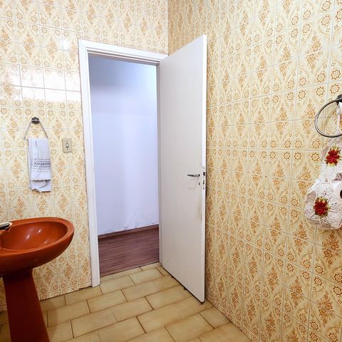 Casa à venda com 360m², 2 quartos e 3 vagas Casa à venda com 360m², 2 quartos e 3 vagasBanheiro