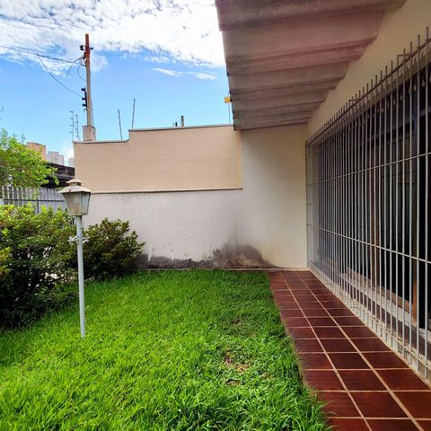 Casa à venda com 360m², 2 quartos e 3 vagas Casa à venda com 360m², 2 quartos e 3 vagasQuintal