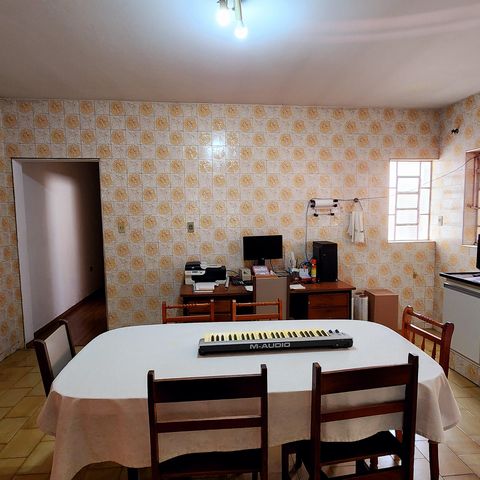 Casa à venda com 360m², 2 quartos e 3 vagas Casa à venda com 360m², 2 quartos e 3 vagasCozinha