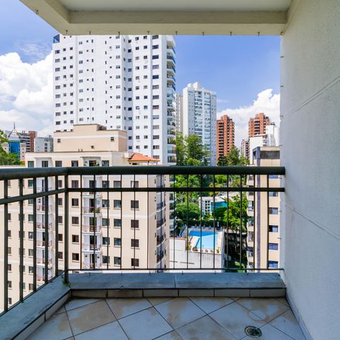 Apartamento à venda com 33m², 1 quarto e 1 vaga Apartamento à venda com 33m², 1 quarto e 1 vagaVaranda