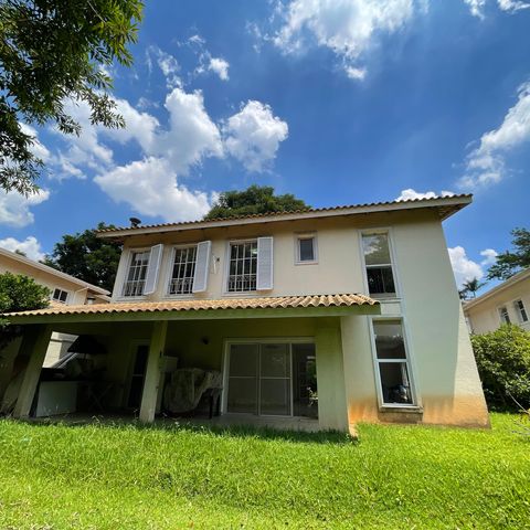 Casa de condomínio para alugar com 300m², 3 quartos e 6 vagas Casa de condomínio para alugar com 300m², 3 quartos e 6 vagasQuintal