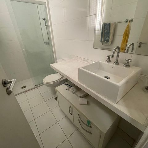 Casa de condomínio para alugar com 300m², 3 quartos e 6 vagas Casa de condomínio para alugar com 300m², 3 quartos e 6 vagasBanheiro da Suíte 2