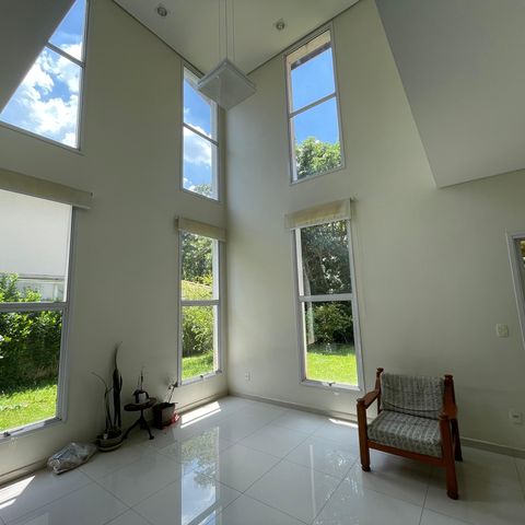 Casa de condomínio para alugar com 300m², 3 quartos e 6 vagas Casa de condomínio para alugar com 300m², 3 quartos e 6 vagasSala