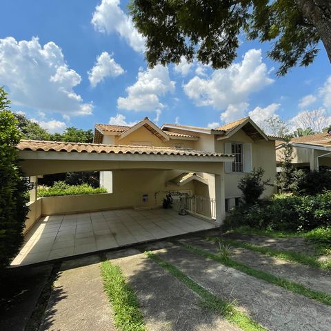 Casa de condomínio para alugar com 300m², 3 quartos e 6 vagas Casa de condomínio para alugar com 300m², 3 quartos e 6 vagasGaragem
